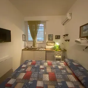 Appartamento Piccolo E Indipendente A Garbatella, Roma