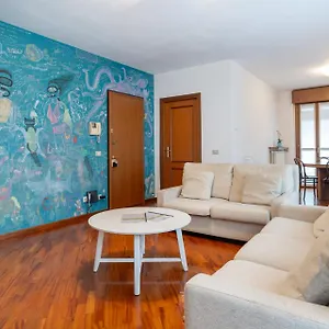 Spacious Bright Near Center And With Air Conditioning , Lecco Italy